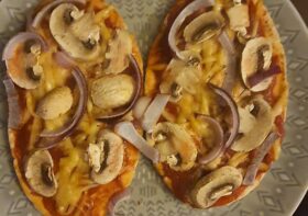 How To Make a Delicious and Quick Pitta Bread Pizza